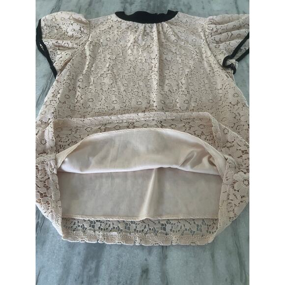 Emi & Joe Cream Lace Blouse Black Trim Flutter Sleeve Woman Size Small Romantic - Picture 4 of 10